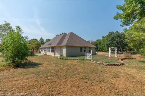 Exterior - 4812 Skywood Dr, Fort Smith, AR 72904 photo 7 of 10