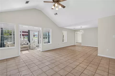 Living - 4812 Skywood Dr, Fort Smith, AR 72904 photo 2 of 11