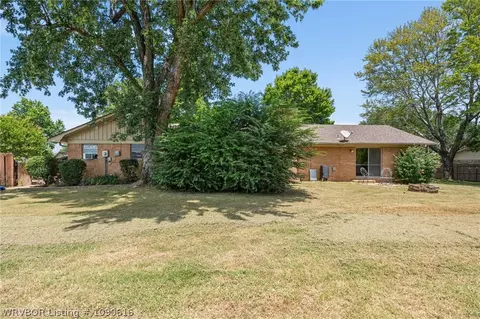 Exterior - 1300 Southridge Ln, Fort Smith, AR 72908 photo 5 of 8