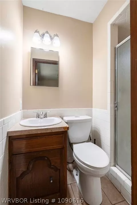 Bath - 1300 Southridge Ln, Fort Smith, AR 72908 photo 2 of 2