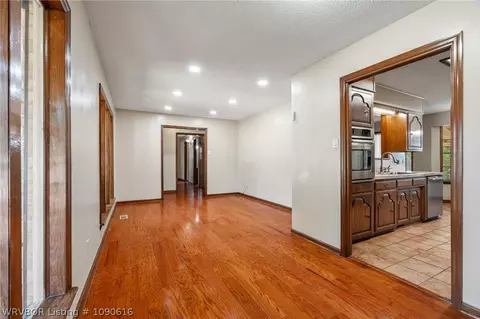 Entry Way - 1300 Southridge Ln, Fort Smith, AR 72908 photo 2 of 4