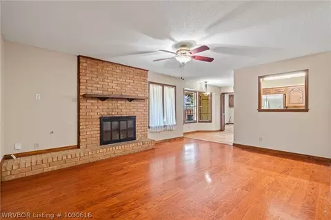 Living - 1300 Southridge Ln, Fort Smith, AR 72908 photo 3 of 5