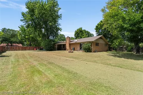 Exterior - 1300 Southridge Ln, Fort Smith, AR 72908 photo 4 of 8