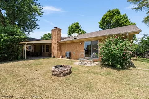 Exterior - 1300 Southridge Ln, Fort Smith, AR 72908 photo 6 of 8