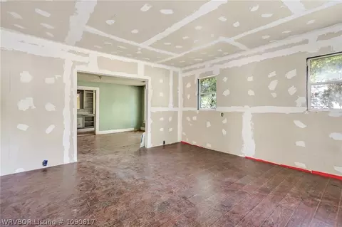 Living - 714 N 21st St, Fort Smith, AR 72901 photo 2 of 3