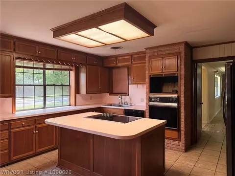 Kitchen - 523 N 47th St, Fort Smith, AR 72903 photo 3 of 5