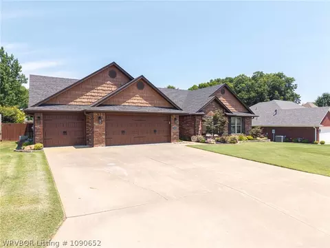 Exterior - 5809 Cedar Break Dr, Fort Smith, AR 72916 photo 6 of 12