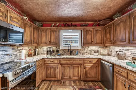 Kitchen - 5809 Cedar Break Dr, Fort Smith, AR 72916 photo 2 of 6