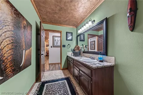 Bath - 5809 Cedar Break Dr, Fort Smith, AR 72916 photo 2 of 6