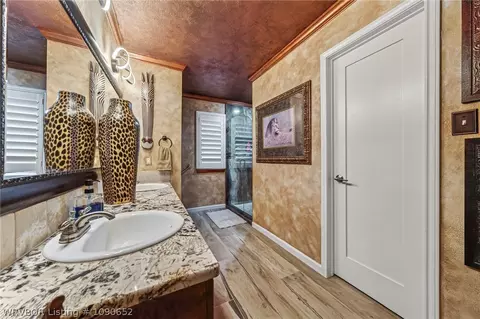 Bath - 5809 Cedar Break Dr, Fort Smith, AR 72916 photo 3 of 6