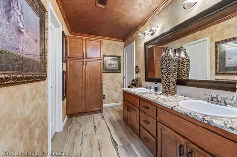 Bath - 5809 Cedar Break Dr, Fort Smith, AR 72916 photo 6 of 6