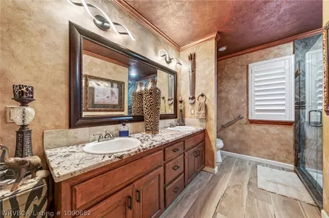 Bath - 5809 Cedar Break Dr, Fort Smith, AR 72916 photo 4 of 6