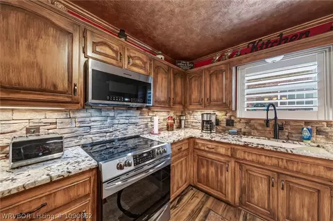 Kitchen - 5809 Cedar Break Dr, Fort Smith, AR 72916 photo 3 of 6