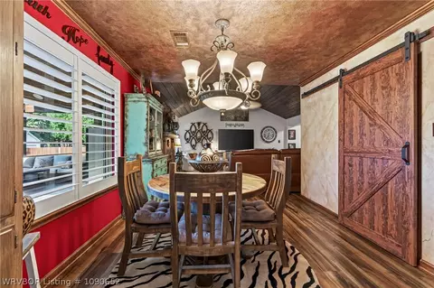 Dining - 5809 Cedar Break Dr, Fort Smith, AR 72916 photo 2 of 3