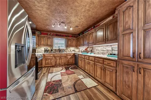 Kitchen - 5809 Cedar Break Dr, Fort Smith, AR 72916 photo 4 of 6