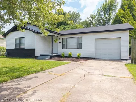Exterior - 3610 Bradley Dr, Fort Smith, AR 72904 photo 7 of 14