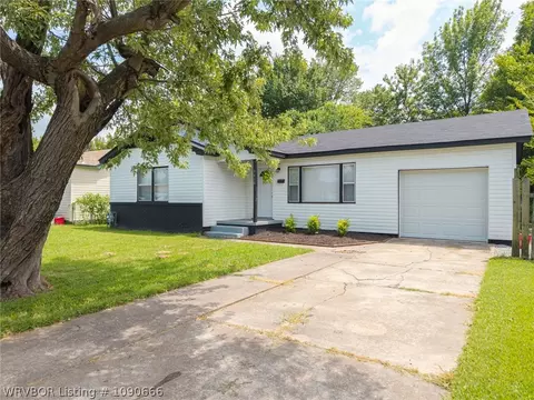 Exterior - 3610 Bradley Dr, Fort Smith, AR 72904 photo 6 of 14