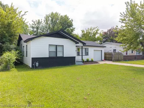Exterior - 3610 Bradley Dr, Fort Smith, AR 72904 photo 5 of 14