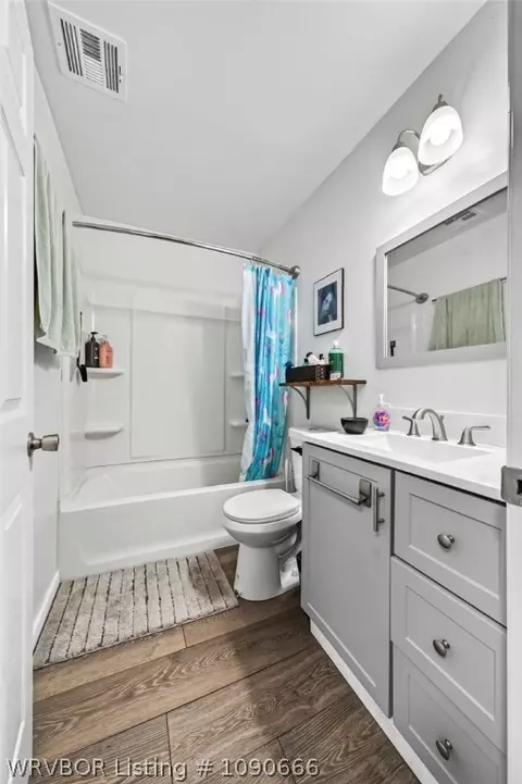 Bath - 3610 Bradley Dr, Fort Smith, AR 72904 photo 2 of 4