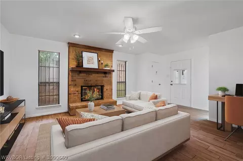 Living - 502 O St, Barling, AR 72923 photo 2 of 6