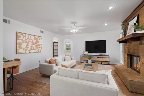 Living - 502 O St, Barling, AR 72923 photo 1 of 6