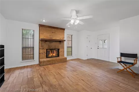 Living - 502 O St, Barling, AR 72923 photo 2 of 4