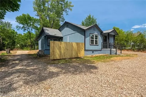 Exterior - 320 Maple Shade Rd, Alma, AR 72921 photo 2 of 4