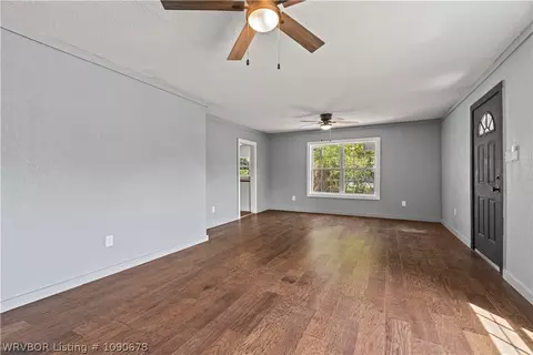 Living - 320 Maple Shade Rd, Alma, AR 72921 photo 4 of 4