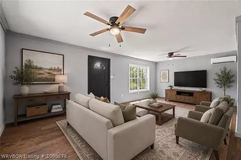 Living - 320 Maple Shade Rd, Alma, AR 72921 photo 2 of 4