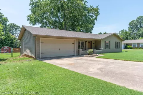 Exterior - 6414 Crimson Ave, Fort Smith, AR 72903 photo 8 of 13