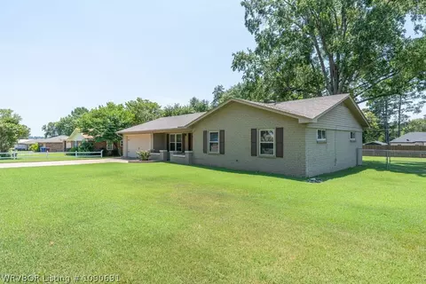 Exterior - 6414 Crimson Ave, Fort Smith, AR 72903 photo 6 of 13