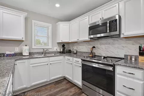 Kitchen - 6414 Crimson Ave, Fort Smith, AR 72903 photo 2 of 3