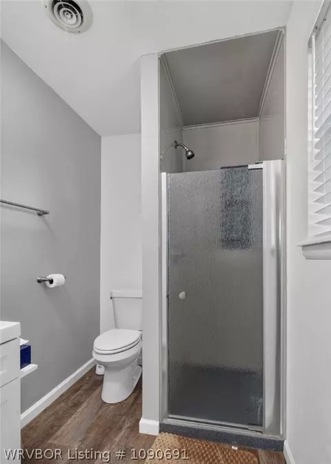 Bath - 6414 Crimson Ave, Fort Smith, AR 72903 photo 2 of 4