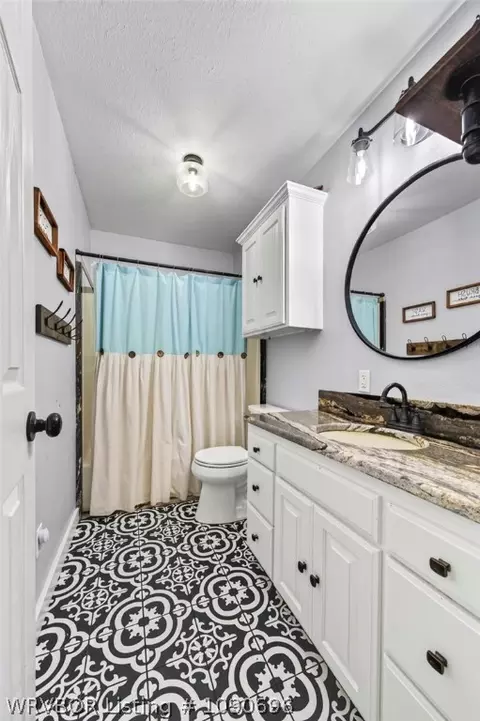 Bath - 6326 Tyro Rd, Hackett, AR 72937 photo 4 of 5
