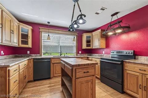 Kitchen - 6326 Tyro Rd, Hackett, AR 72937 photo 2 of 6