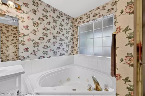 Bath - 9801 Broadwell St, Fort Smith, AR 72908 photo 3 of 4