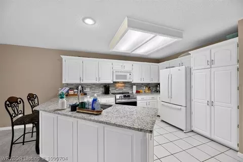 Kitchen - 9801 Broadwell St, Fort Smith, AR 72908 photo 2 of 4