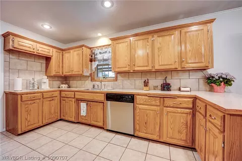 Kitchen - 6505 Euper Ln, Fort Smith, AR 72903 photo 2 of 6