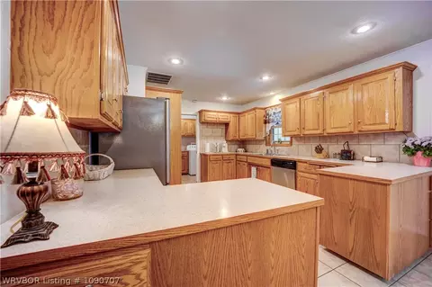 Kitchen - 6505 Euper Ln, Fort Smith, AR 72903 photo 5 of 6