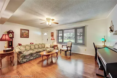 Living - 6505 Euper Ln, Fort Smith, AR 72903 photo 4 of 4