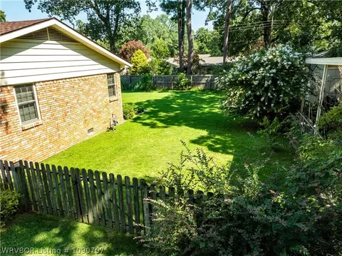 Exterior - 6505 Euper Ln, Fort Smith, AR 72903 photo 7 of 11