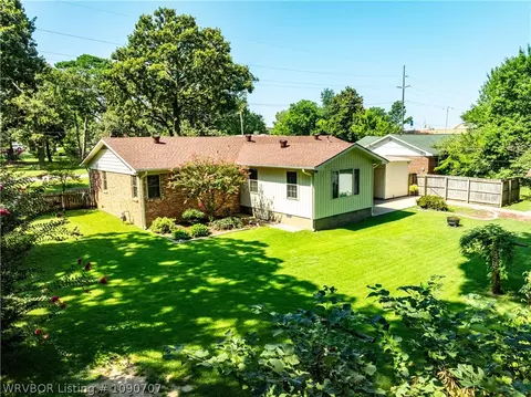Exterior - 6505 Euper Ln, Fort Smith, AR 72903 photo 3 of 11