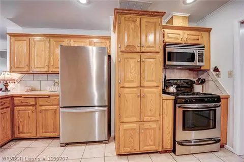 Kitchen - 6505 Euper Ln, Fort Smith, AR 72903 photo 3 of 6