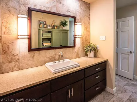 Bath - 6228 Gordon Ln, Fort Smith, AR 72903 photo 6 of 10