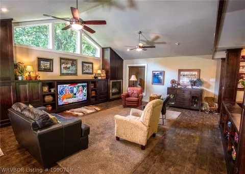 Living - 6228 Gordon Ln, Fort Smith, AR 72903 photo 1 of 3
