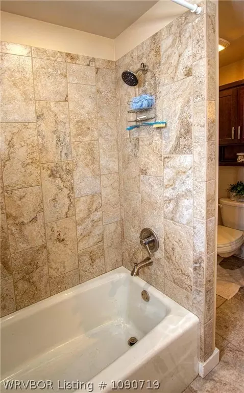 Bath - 6228 Gordon Ln, Fort Smith, AR 72903 photo 4 of 10