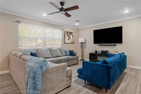 Living - 105 Cindy Cir, Fort Smith, AR 72908 photo 2 of 3