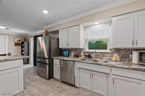 Kitchen - 105 Cindy Cir, Fort Smith, AR 72908 photo 2 of 3
