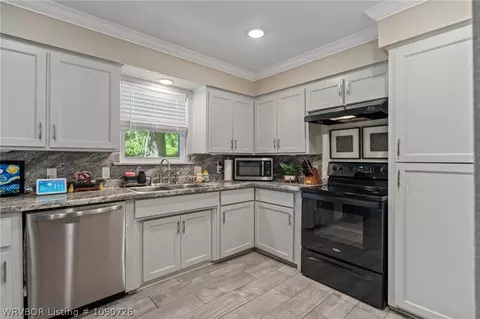 Kitchen - 105 Cindy Cir, Fort Smith, AR 72908 photo 3 of 3
