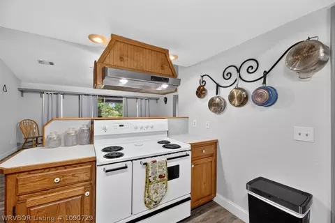Kitchen - 37818 Springhill Rd, Howe, OK 74940 photo 2 of 4